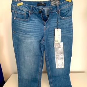 1822 Denim Crop Jeans, Size 10, Brand New with Tags, Slight Stretch